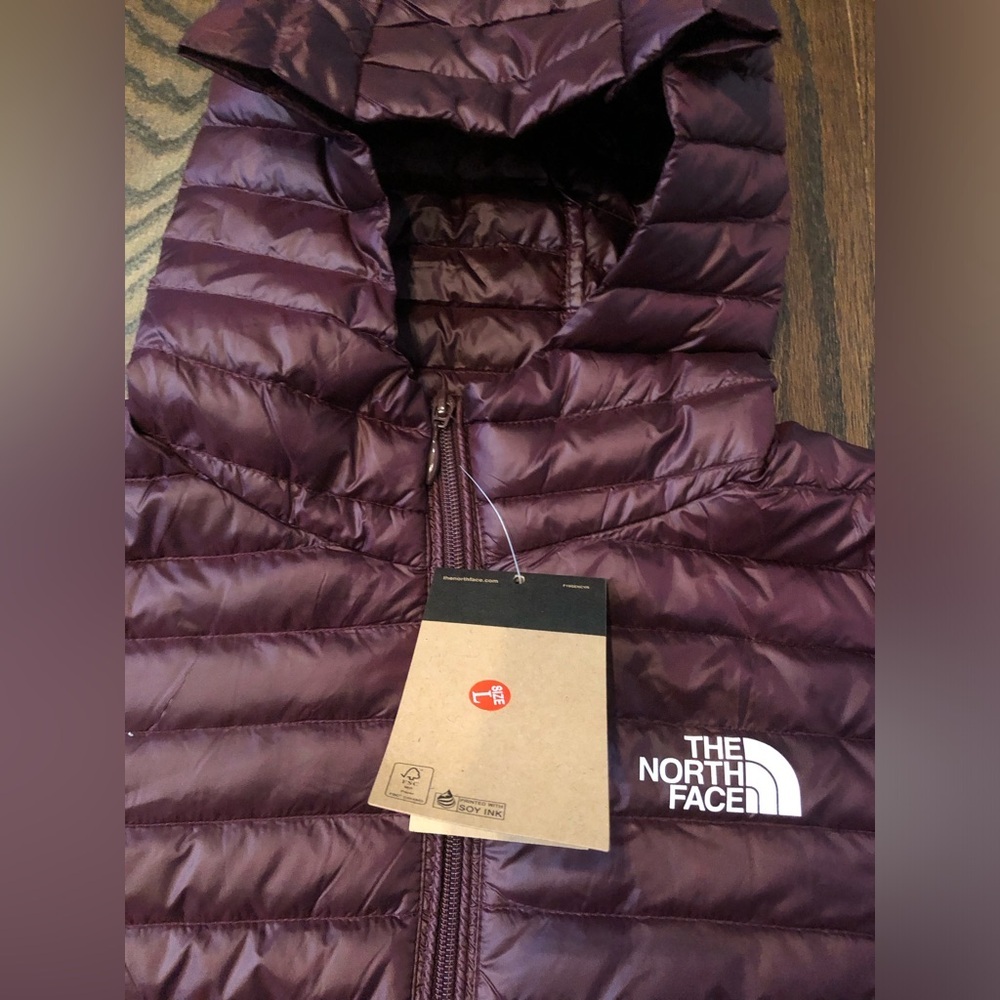 The North Face Girls L (12Y) Dark Merlot Lightweight Down Hooded Puffer Jacket - Picture 3 of 11